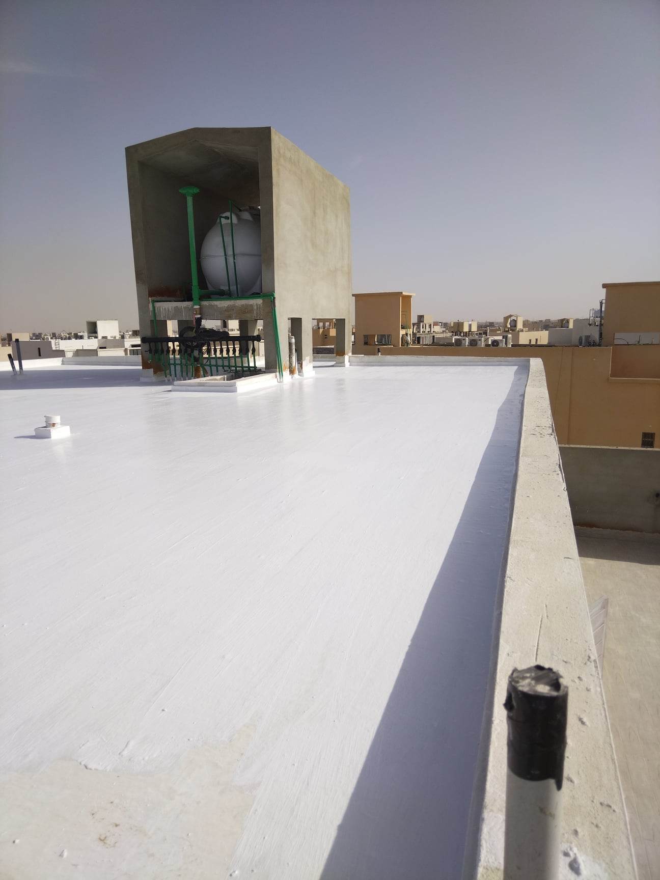 عزل الاسطح والاحواض وحمامات السباحة